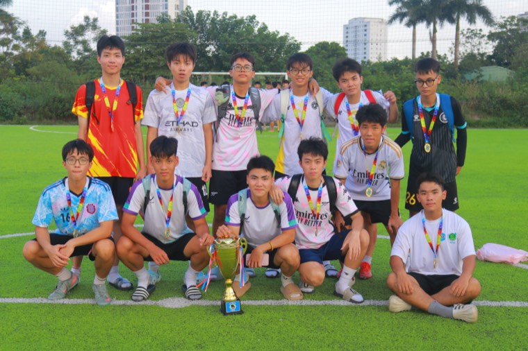 Đội bóng chụp ảnh trước khung thành